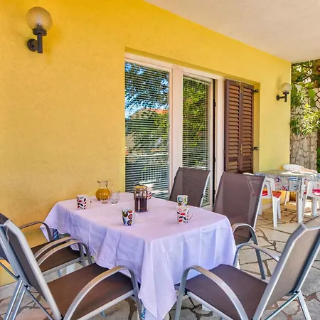Apartment In 41700 Selce